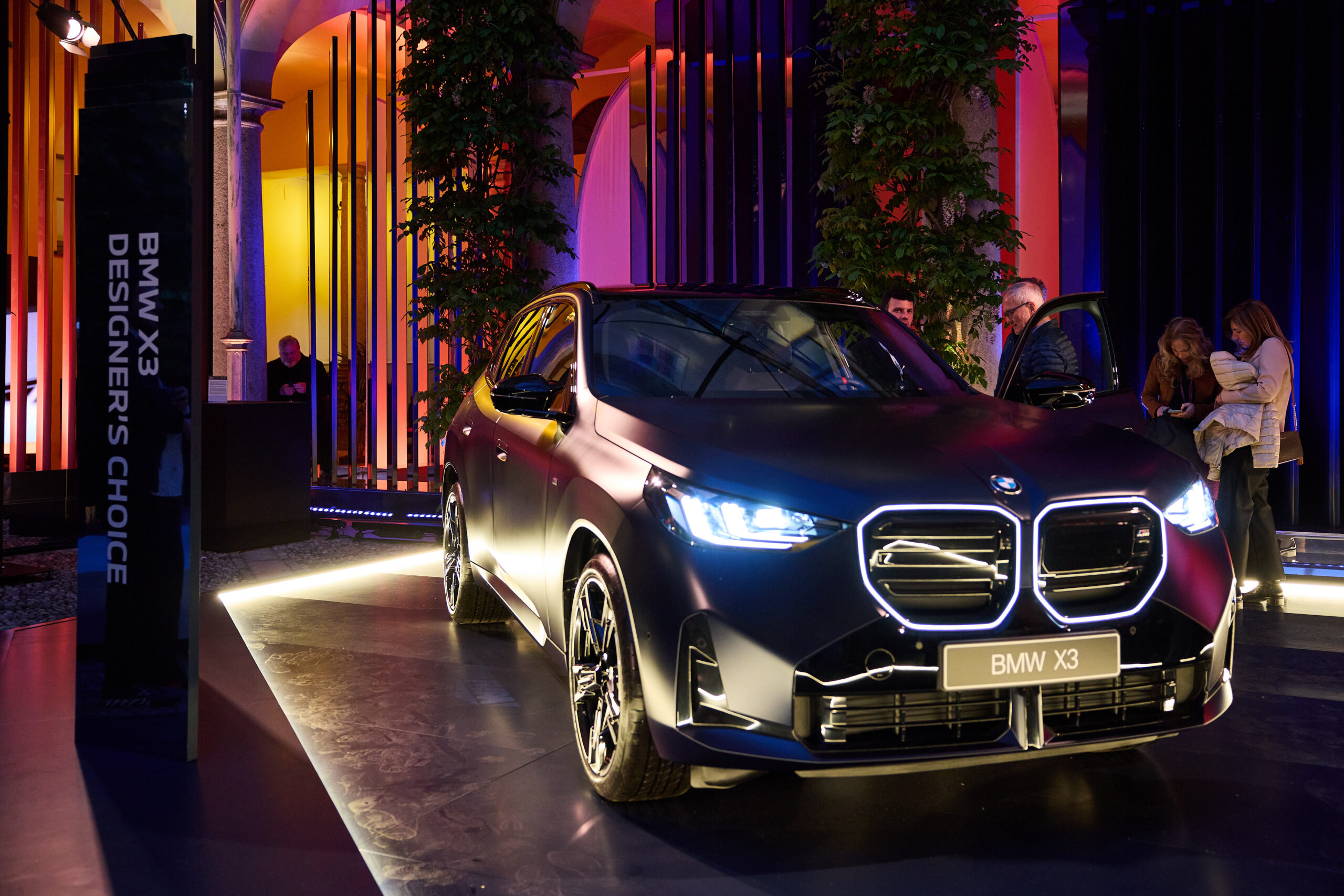 BMW GROUP – Vibrant Transitions – House of BMW